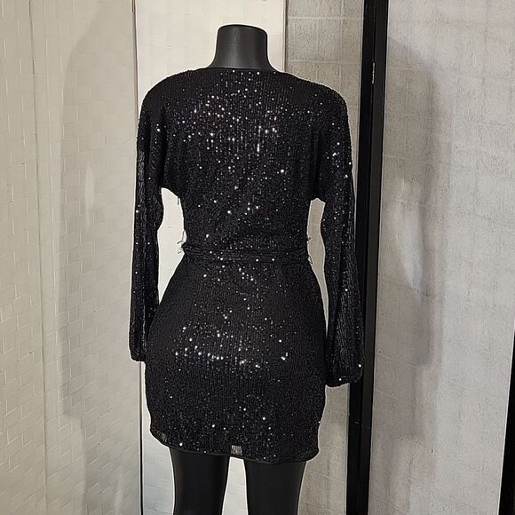 BRAND NEW FOREVER 21 BLACK SEQUINS LONG SLEEVE WRAP MINI V-NECK DRESS - Picture 6 of 16